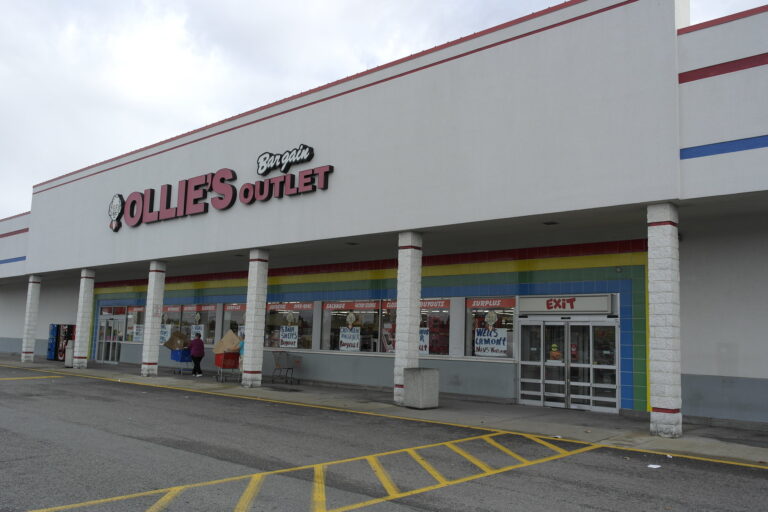 Former Toys "R" Us - Hampton